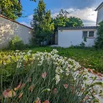 La Maison Calme Et Lumineuse Avec Jardin