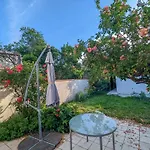 La Maison Calme Et Lumineuse Avec Jardin