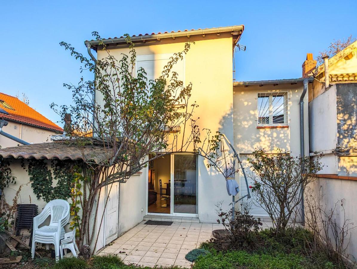 La Maison Calme Et Lumineuse Avec Jardin Holiday home *