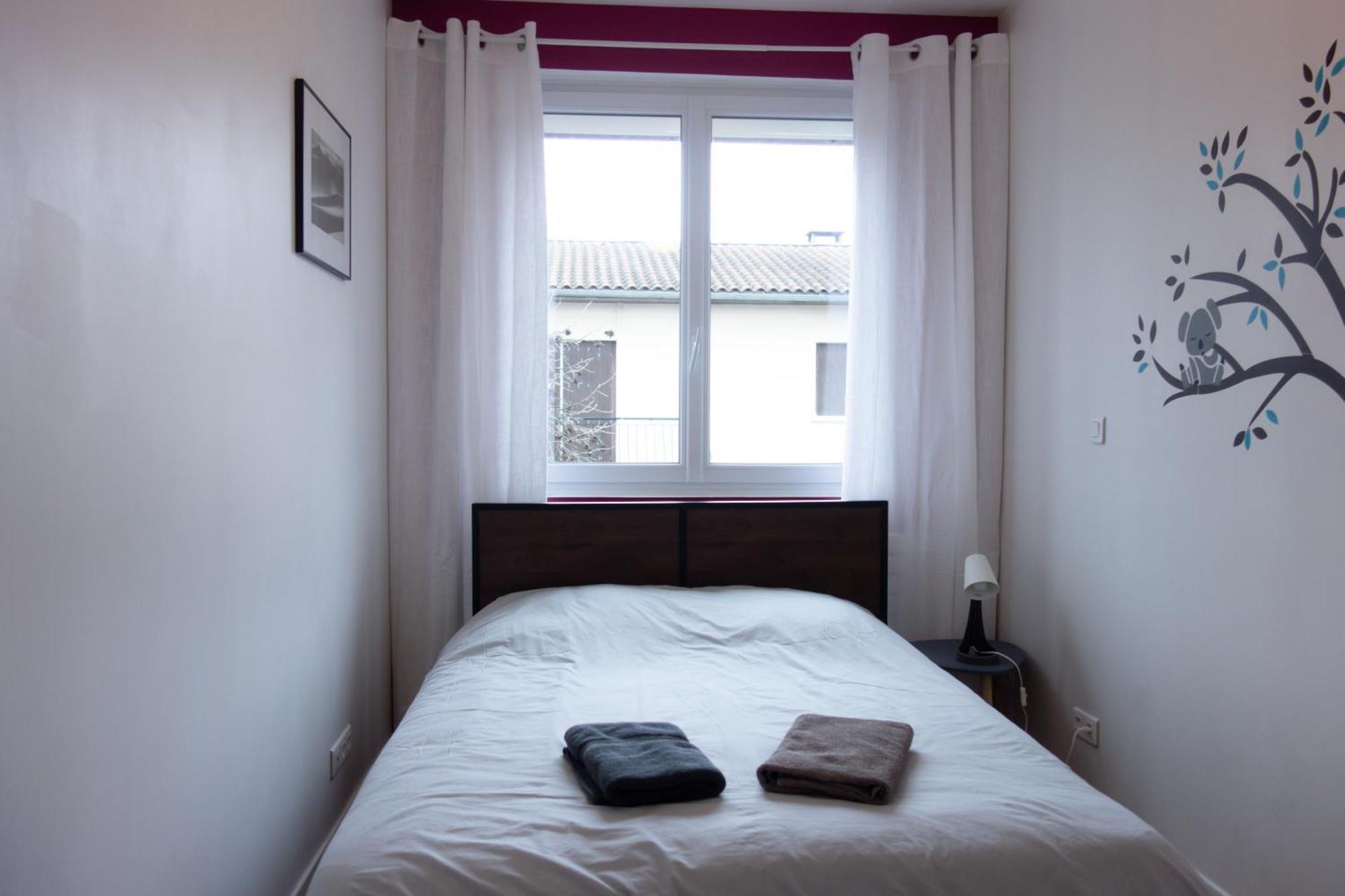 La Maison Calme Et Lumineuse Avec Jardin Holiday home *